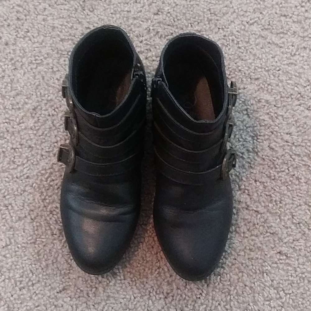 Boots - Picture 2 of 4